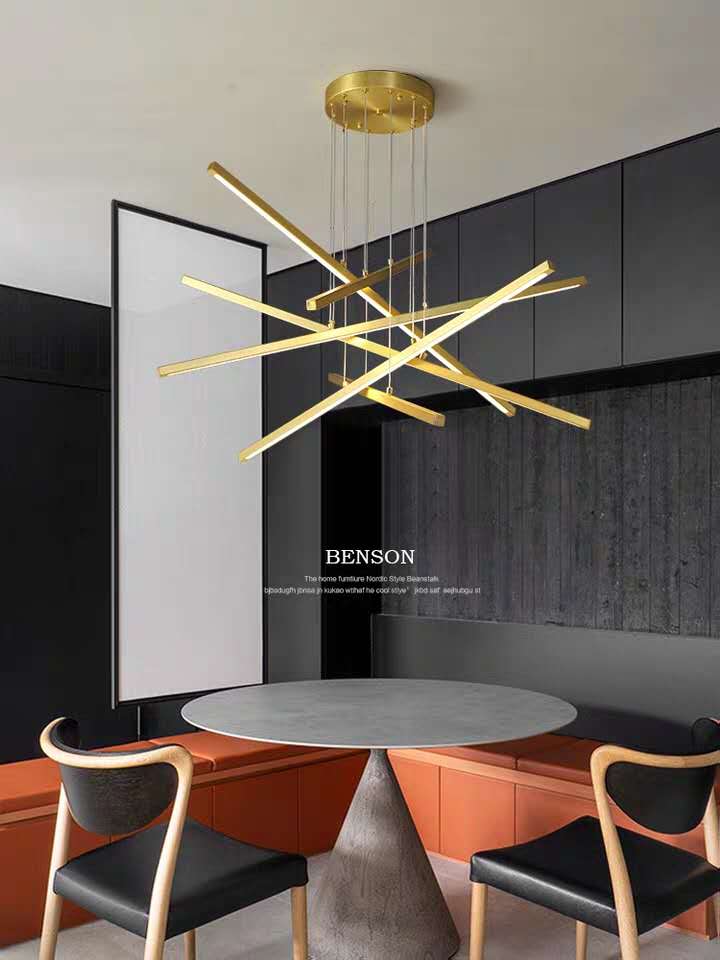 Lampe suspendue en aluminium noir et or, luminaire décoratif d'intérieur, luminaire décoratif de plafond, idéal pour un salon ou une chambre à coucher 